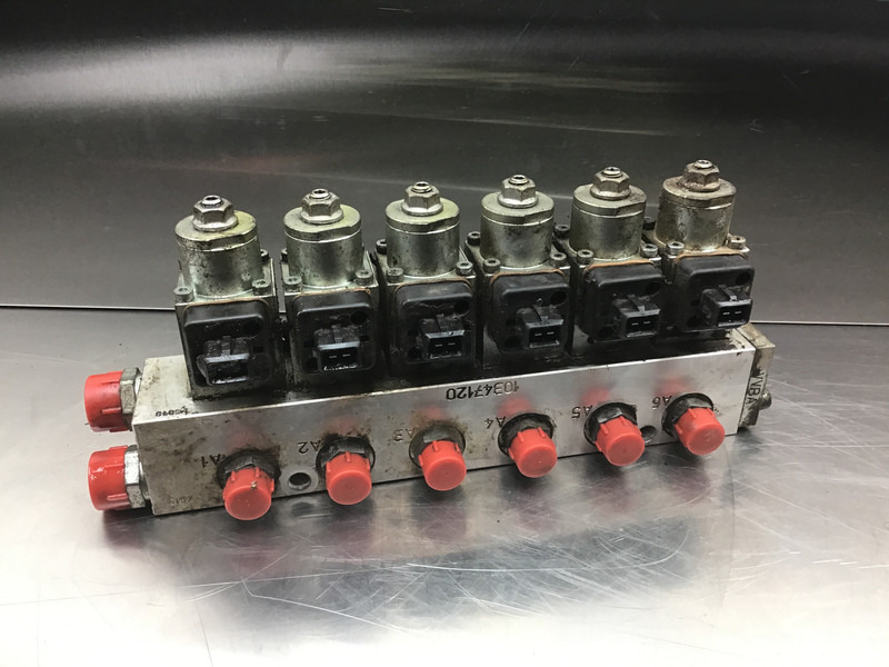 Liebherr - Запчасти: фото 1 Liebherr - Запчасти: фото 1