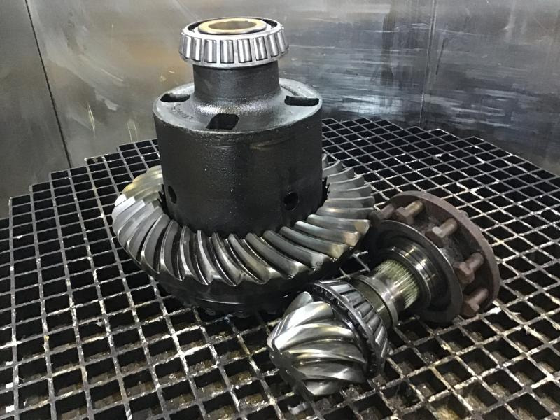 Liebherr  - Запчасти: фото 1