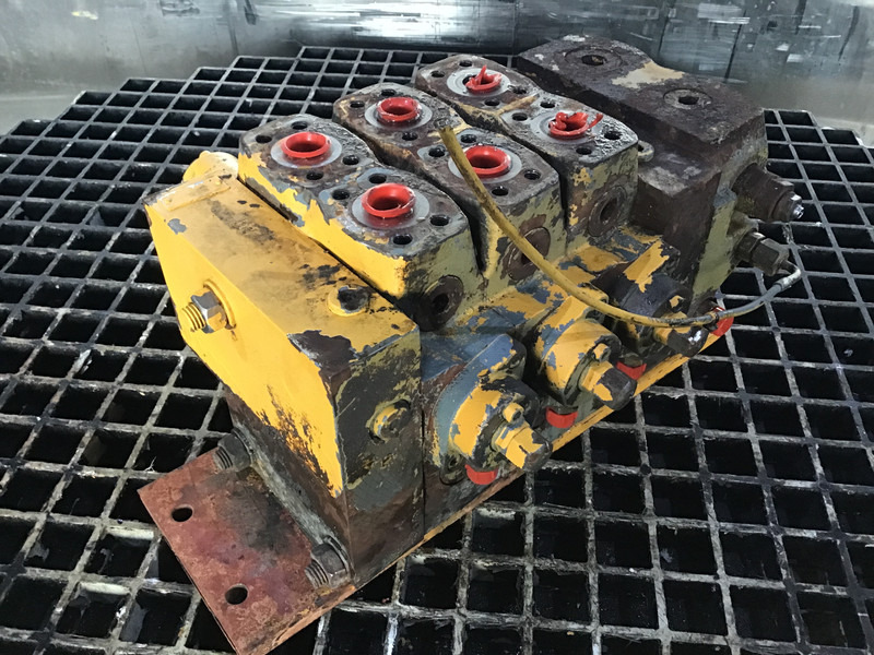 Liebherr - Запчасти: фото 1 Liebherr - Запчасти: фото 1