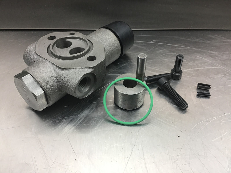 Liebherr - Запчасти: фото 1 Liebherr - Запчасти: фото 1