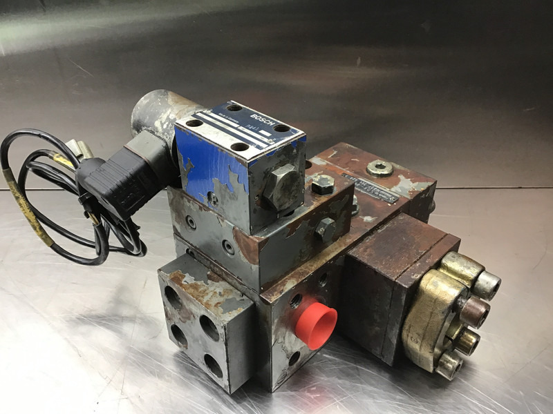 Liebherr - Запчасти: фото 1 Liebherr - Запчасти: фото 1