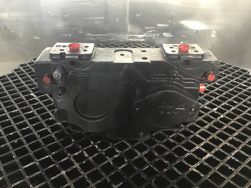 Liebherr - Запчасти: фото 1 Liebherr - Запчасти: фото 1