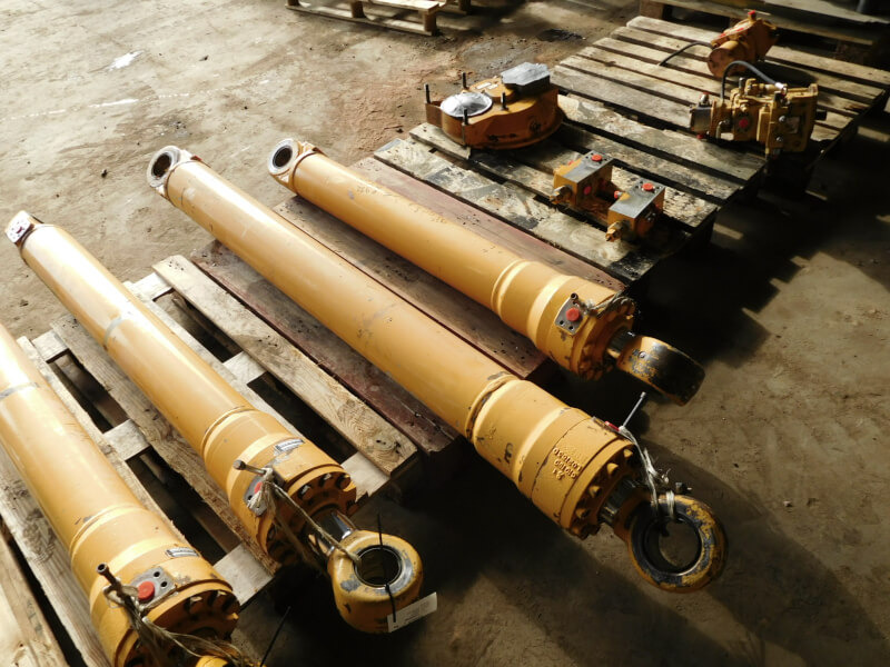 Liebherr  - Запчасти: фото 1