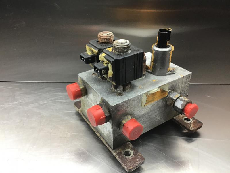 Liebherr - Запчасти: фото 1 Liebherr - Запчасти: фото 1