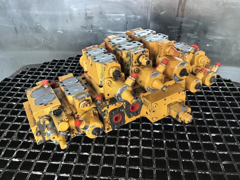 Liebherr  - Запчасти: фото 1