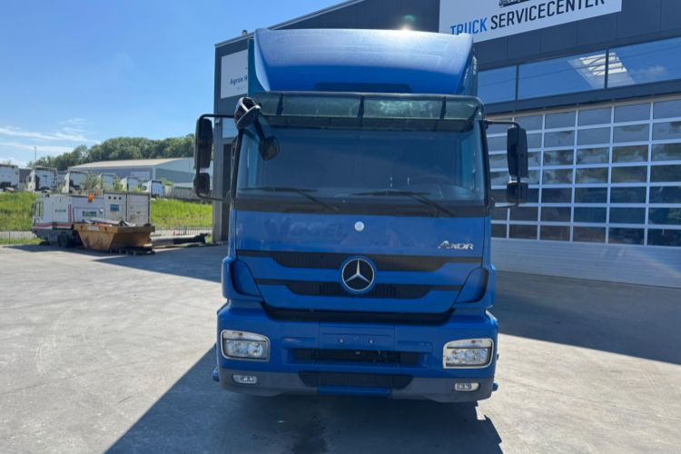 Mercedes-Benz Axor 1833 4x2 - Тентованный грузовик: фото 2 Mercedes-Benz Axor 1833 4x2 - Тентованный грузовик: фото 2