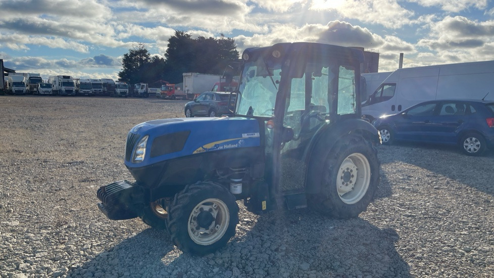 NEW HOLLAND T4030V - Малотоннажный бортовой грузовик: фото 2 NEW HOLLAND T4030V - Малотоннажный бортовой грузовик: фото 2