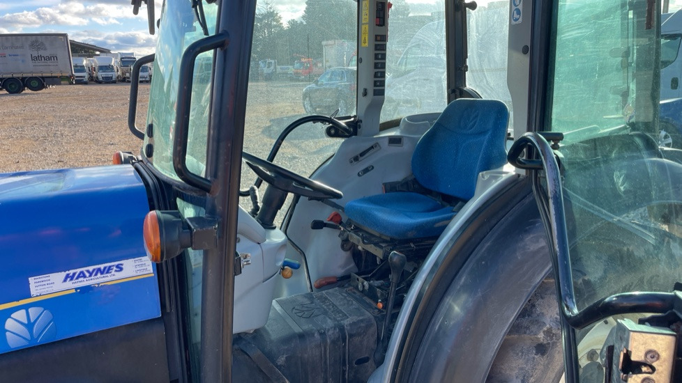 NEW HOLLAND T4030V - Малотоннажный бортовой грузовик: фото 5 NEW HOLLAND T4030V - Малотоннажный бортовой грузовик: фото 5