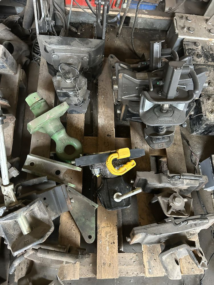 Zaczepy do ciągników sieczkarni Valtra Case Fendt John Dreere - Запчасти для Сельскохозяйственной техники: фото 1