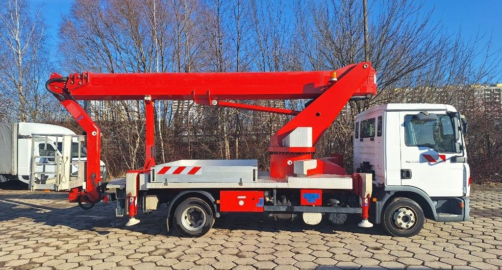 Wumag WT 300  - Грузовик с подъемником: фото 1