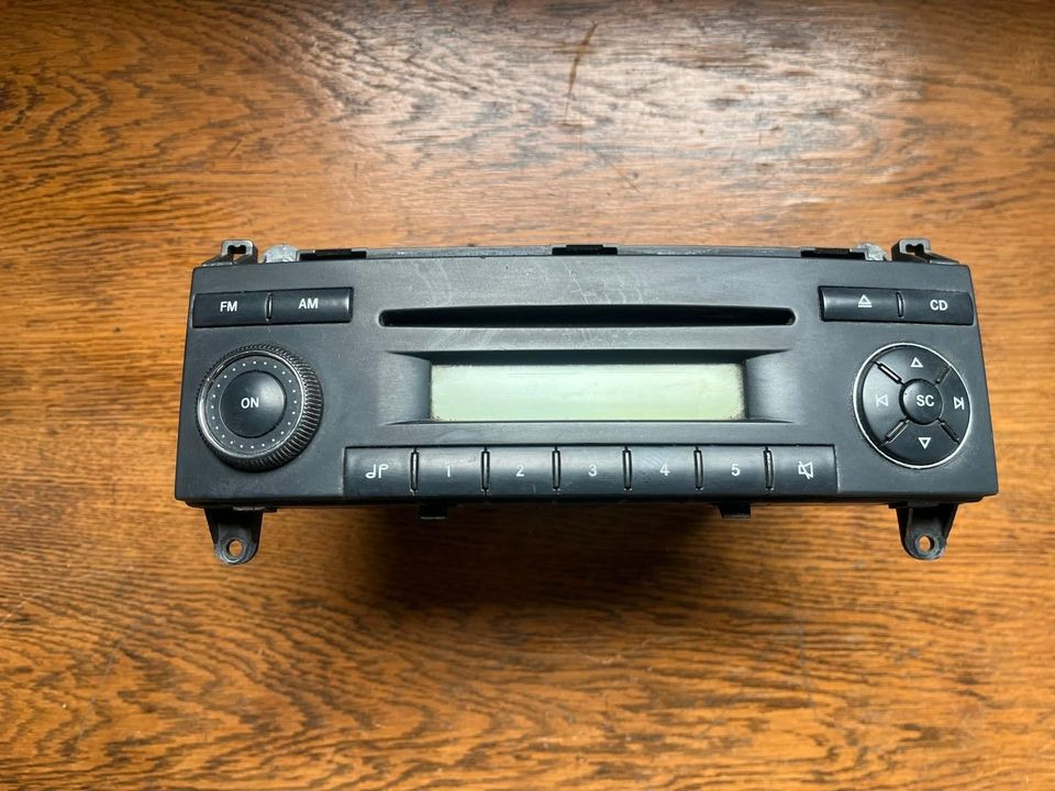 Mercedes Sprinter CD Radio 12V A9068200886 - Кабина и интерьер для Грузовиков: фото 1 Mercedes Sprinter CD Radio 12V A9068200886 - Кабина и интерьер для Грузовиков: фото 1
