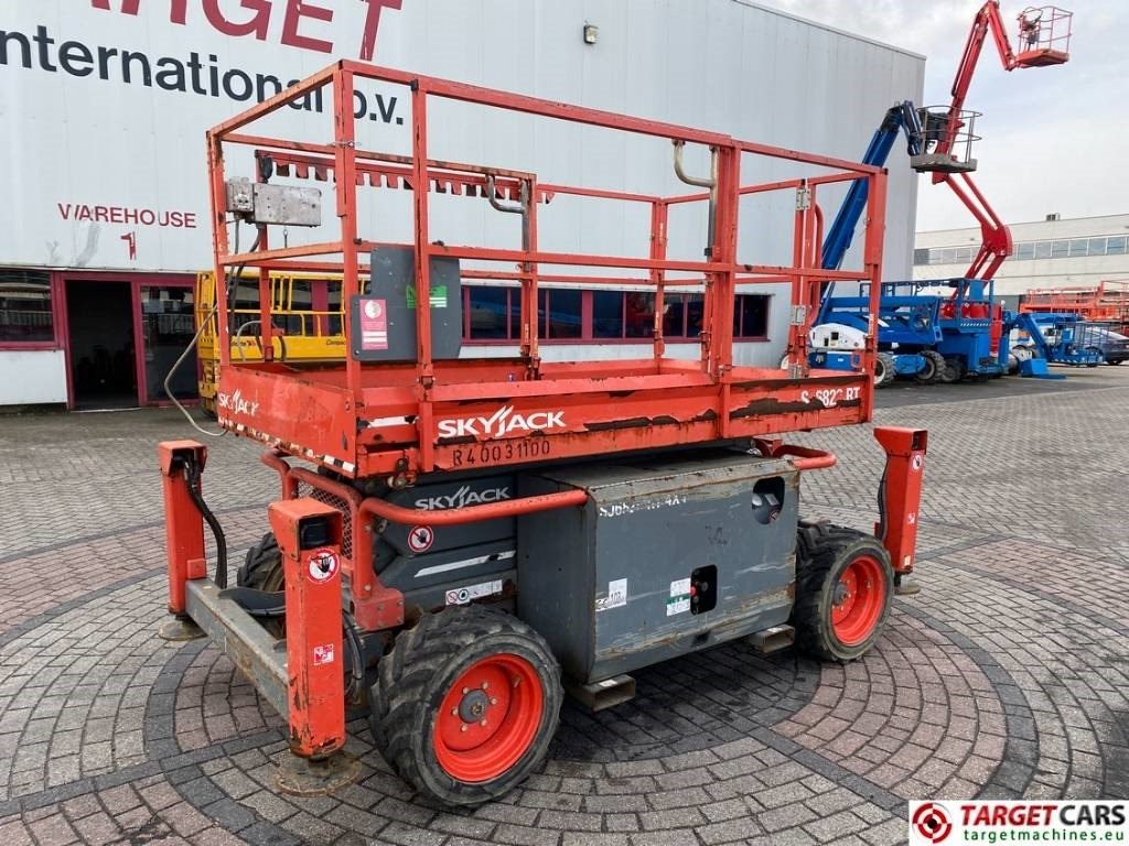 SkyJack SJ6826RT Diesel 4x4 Scissor Work Lift 992cm - Ножничный подъемник: фото 1 SkyJack SJ6826RT Diesel 4x4 Scissor Work Lift 992cm - Ножничный подъемник: фото 1