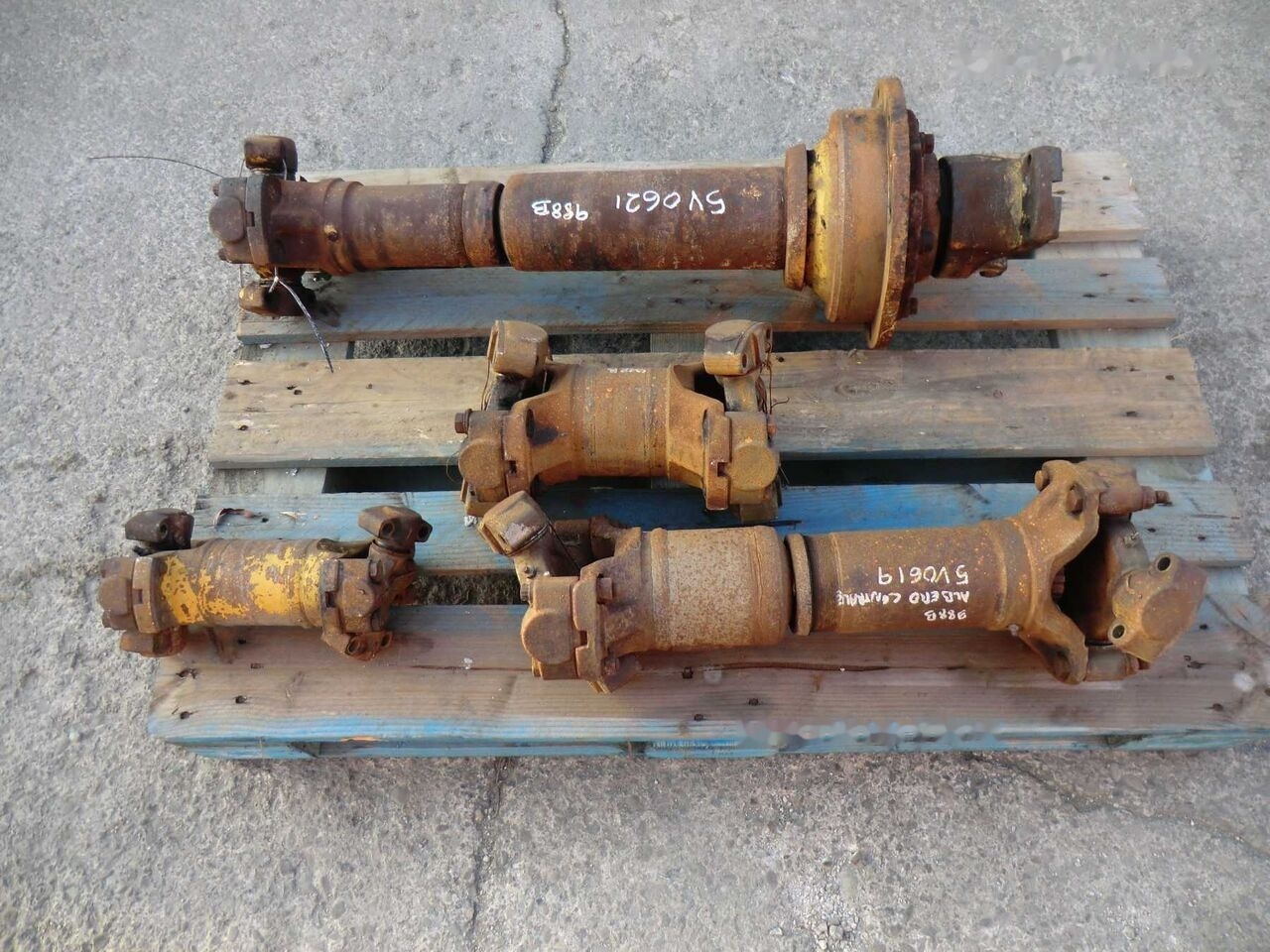 CENTRAL PROPELLER SHAFT (2V4374) CATERPILLAR 988B 50W07546 - Карданный вал для Колёсных погрузчиков: фото 1 CENTRAL PROPELLER SHAFT (2V4374) CATERPILLAR 988B 50W07546 - Карданный вал для Колёсных погрузчиков: фото 1
