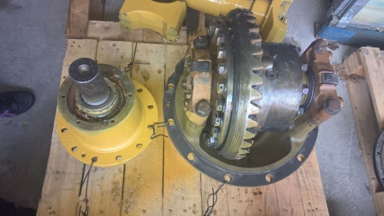 FRONT AND BEVEL GEAR GP 15Z00242 for CATERPILLAR 816B compactor - Дифференциал: фото 1 FRONT AND BEVEL GEAR GP 15Z00242 for CATERPILLAR 816B compactor - Дифференциал: фото 1