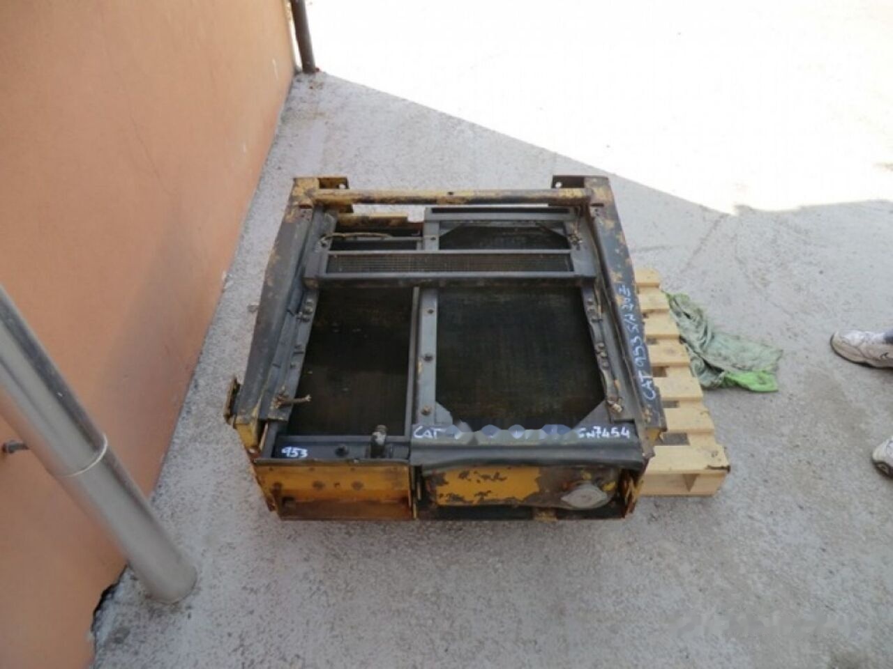 OIL COOLER (1W9529) CATERPILLAR 953 - Масляный радиатор для Гусеничных погрузчиков: фото 1 OIL COOLER (1W9529) CATERPILLAR 953 - Масляный радиатор для Гусеничных погрузчиков: фото 1