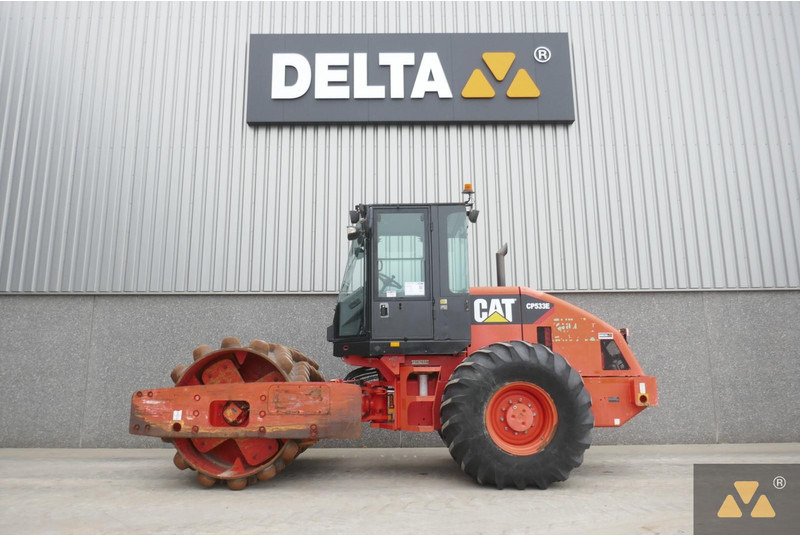 Caterpillar CP533E - Каток: фото 1
