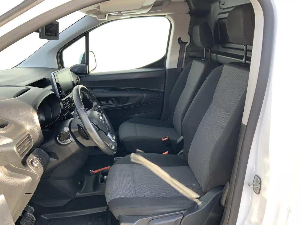 Opel Combo 1.5D L2H1 Edition Automaat Cruise Navi Airco Winte - Легковой фургон: фото 4 Opel Combo 1.5D L2H1 Edition Automaat Cruise Navi Airco Winte - Легковой фургон: фото 4