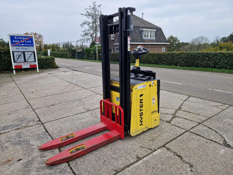 Hyster S1.5S elektrische stapelaar - Штабелер: фото 1 Hyster S1.5S elektrische stapelaar - Штабелер: фото 1