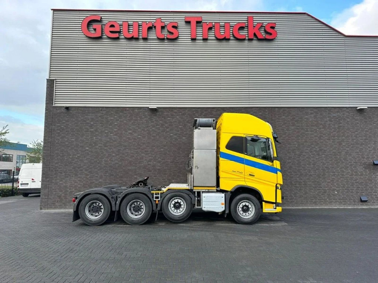 Volvo FH 16.750 8X4 HEAVY DUTY TRACTOR/SZM/TREKKER - Тягач: фото 4 Volvo FH 16.750 8X4 HEAVY DUTY TRACTOR/SZM/TREKKER - Тягач: фото 4