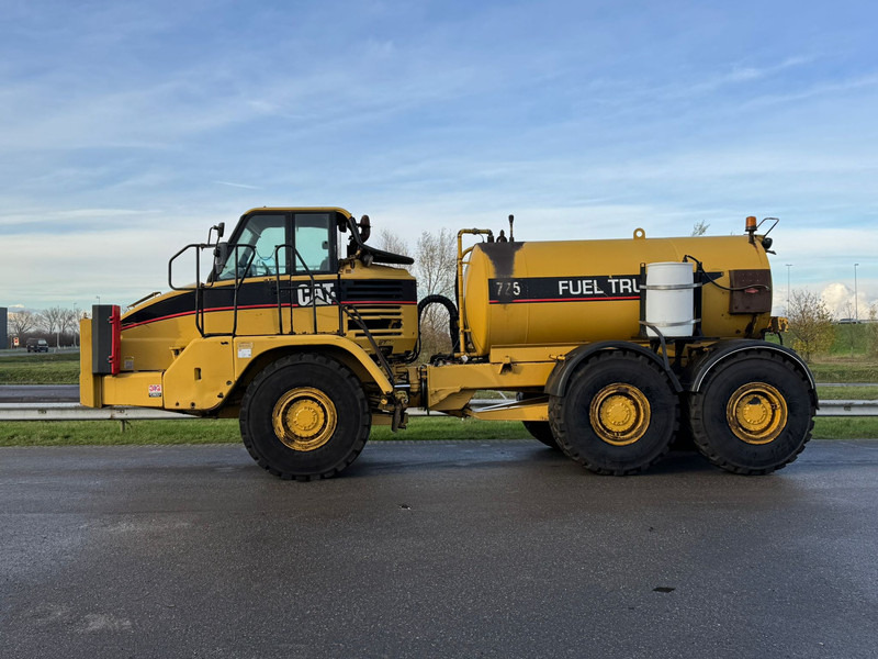 Caterpillar 725 Fuel truck - Грузовик-цистерна: фото 1 Caterpillar 725 Fuel truck - Грузовик-цистерна: фото 1