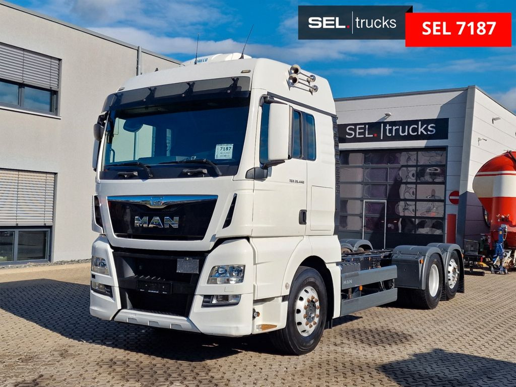 MAN TGX 26.440 6x2-4 LL / KOMPRESSOR / LENKACHSE - Грузовик-шасси: фото 1 MAN TGX 26.440 6x2-4 LL / KOMPRESSOR / LENKACHSE - Грузовик-шасси: фото 1