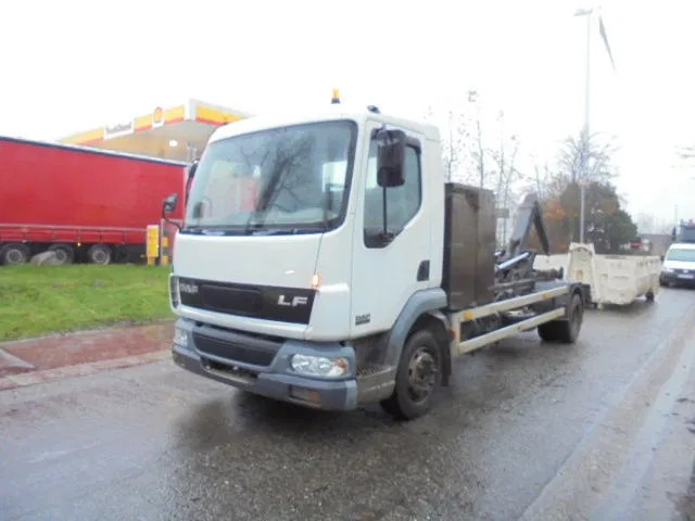 DAF LF 45.180 - Крюковой мультилифт: фото 1 DAF LF 45.180 - Крюковой мультилифт: фото 1