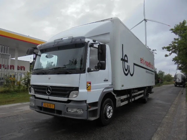 Mercedes-Benz Atego 1529 290 PS MANEEL GEARBOX - Грузовик с закрытым кузовом: фото 1