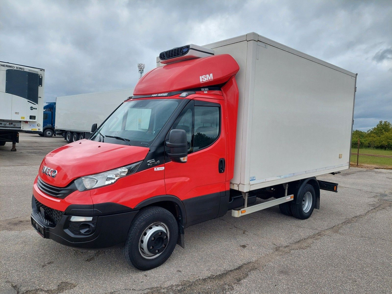 Iveco Daily 70 C18 Carrier Rohrbahnen Fleischhaken - Фургон-рефрижератор: фото 1 Iveco Daily 70 C18 Carrier Rohrbahnen Fleischhaken - Фургон-рефрижератор: фото 1