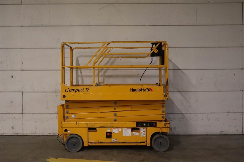 Haulotte Compact 12 - Ножничный подъемник: фото 1 Haulotte Compact 12 - Ножничный подъемник: фото 1