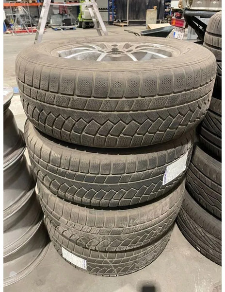 Continental Continental banden met velgen 235/65 R17 - Шины и диски для Легковых автомобилей: фото 1 Continental Continental banden met velgen 235/65 R17 - Шины и диски для Легковых автомобилей: фото 1