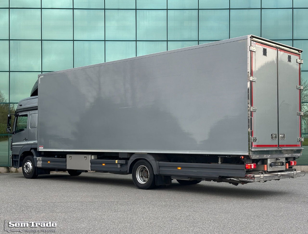 Mercedes-Benz Atego 1221 Euro 6 Isolated BOX + Heater Side Door Tail Lift 336.00 - Грузовик с закрытым кузовом: фото 3 Mercedes-Benz Atego 1221 Euro 6 Isolated BOX + Heater Side Door Tail Lift 336.00 - Грузовик с закрытым кузовом: фото 3