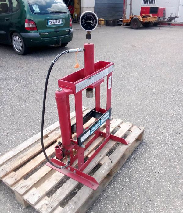 Materiels divers pour Bricolage . Leve panneaux ,Nacelle Duarib ,Chariots, Escaliers,Moteurs elec - Инструмент/ Оборудование: фото 1 Materiels divers pour Bricolage . Leve panneaux ,Nacelle Duarib ,Chariots, Escaliers,Moteurs elec - Инструмент/ Оборудование: фото 1
