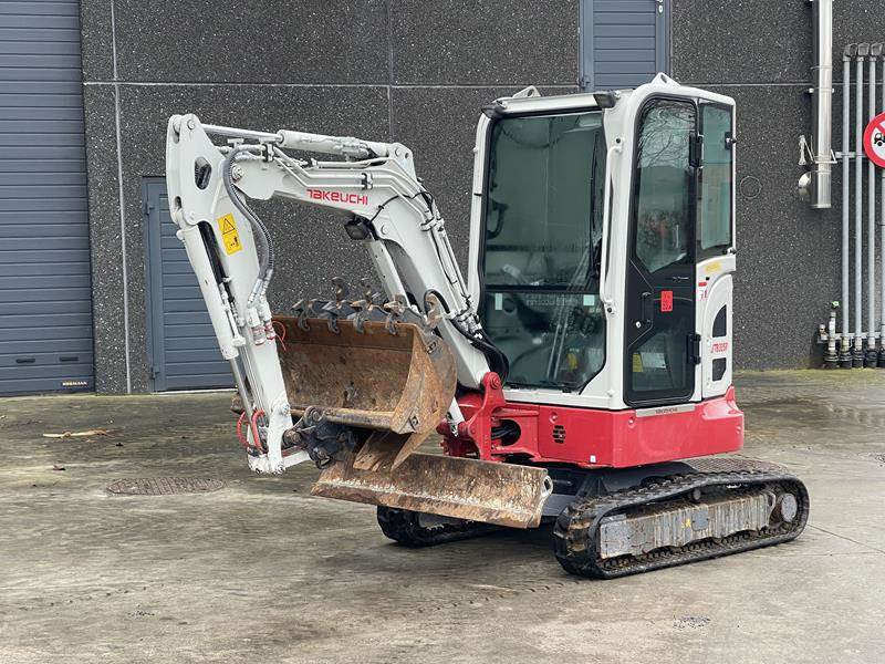 Takeuchi TB 325 R - Мини-экскаватор: фото 1