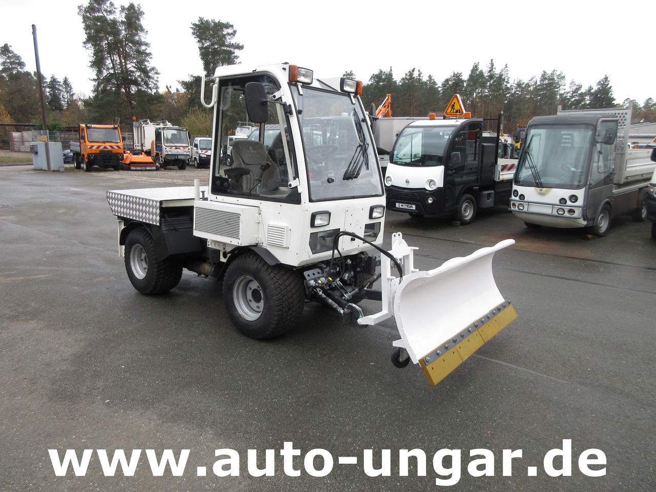 Holder C240 Schneeschild Allrad 4x4 Heckzapfwelle Knicklenkung Kommunalfahrzeug - Коммунальный трактор: фото 1 Holder C240 Schneeschild Allrad 4x4 Heckzapfwelle Knicklenkung Kommunalfahrzeug - Коммунальный трактор: фото 1