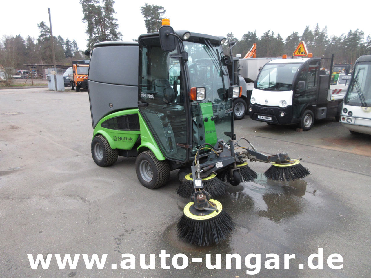 Nilfisk CR 2250 Egholm Bj. 2015 Kehrmaschine 4x4 Perkins Diesel Knicklenkung - Подметально-уборочная машина: фото 1 Nilfisk CR 2250 Egholm Bj. 2015 Kehrmaschine 4x4 Perkins Diesel Knicklenkung - Подметально-уборочная машина: фото 1