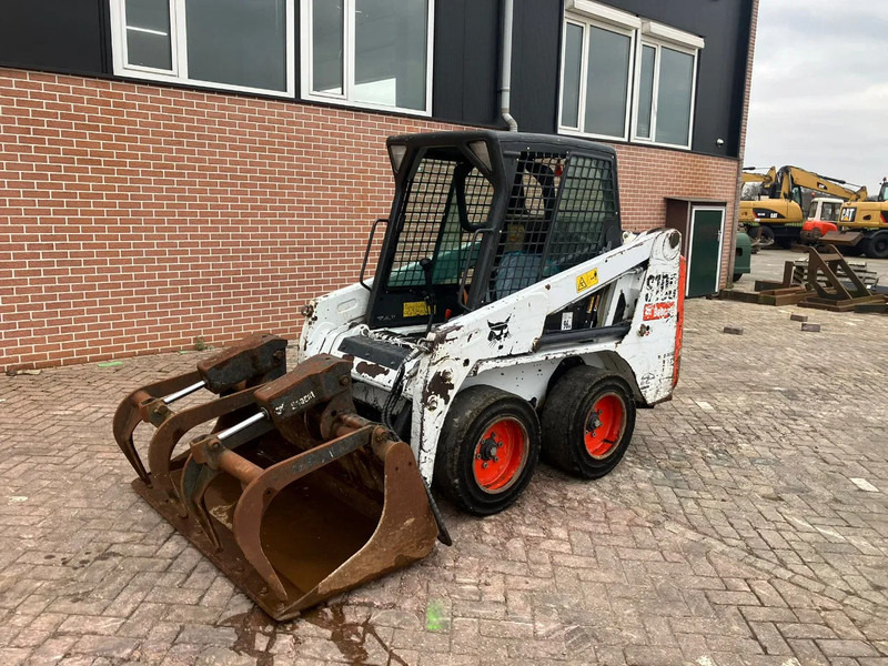Bobcat S100 - Мини-погрузчик с бортовым поворотом: фото 1 Bobcat S100 - Мини-погрузчик с бортовым поворотом: фото 1