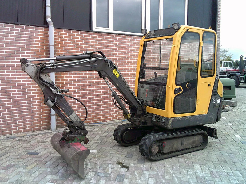 Volvo EC15B - Мини-экскаватор: фото 1 Volvo EC15B - Мини-экскаватор: фото 1