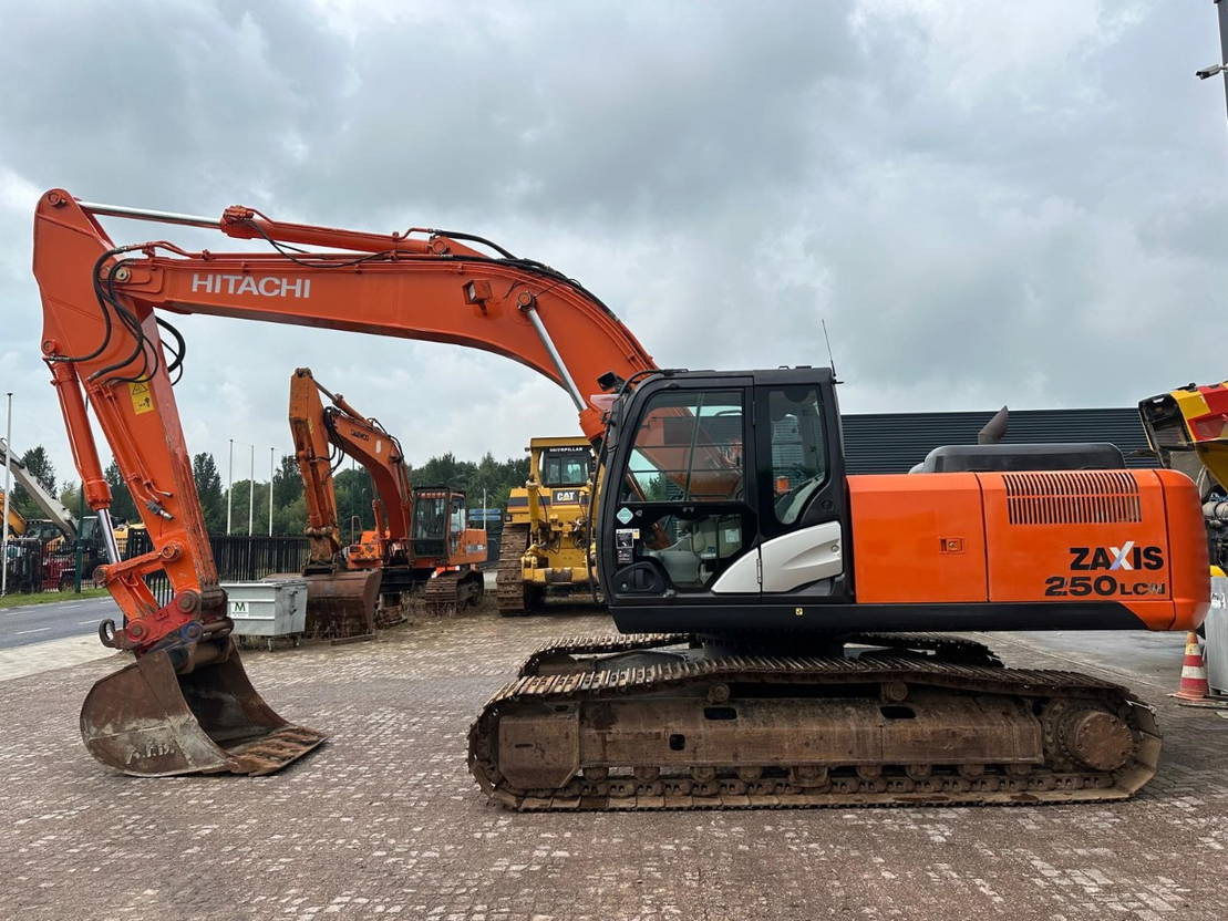 Hitachi ZX250LCN-5B - Гусеничный экскаватор: фото 1 Hitachi ZX250LCN-5B - Гусеничный экскаватор: фото 1