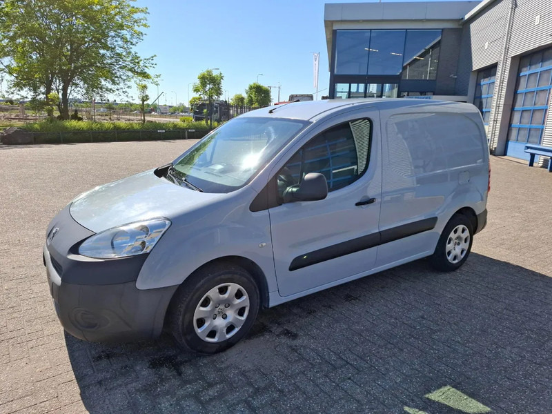 Peugeot Partner 1.6 HDI / TUV:12-01-2026 / AIRCO / CLOSED BOX / MANUAL / EURO-5 b / 2015 - Легковой фургон: фото 1 Peugeot Partner 1.6 HDI / TUV:12-01-2026 / AIRCO / CLOSED BOX / MANUAL / EURO-5 b / 2015 - Легковой фургон: фото 1
