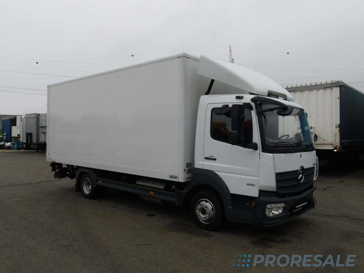 MERCEDES-BENZ ATEGO 818L SAXAS skříňový + zvedací čelo 1t - Грузовик с закрытым кузовом: фото 1 MERCEDES-BENZ ATEGO 818L SAXAS skříňový + zvedací čelo 1t - Грузовик с закрытым кузовом: фото 1