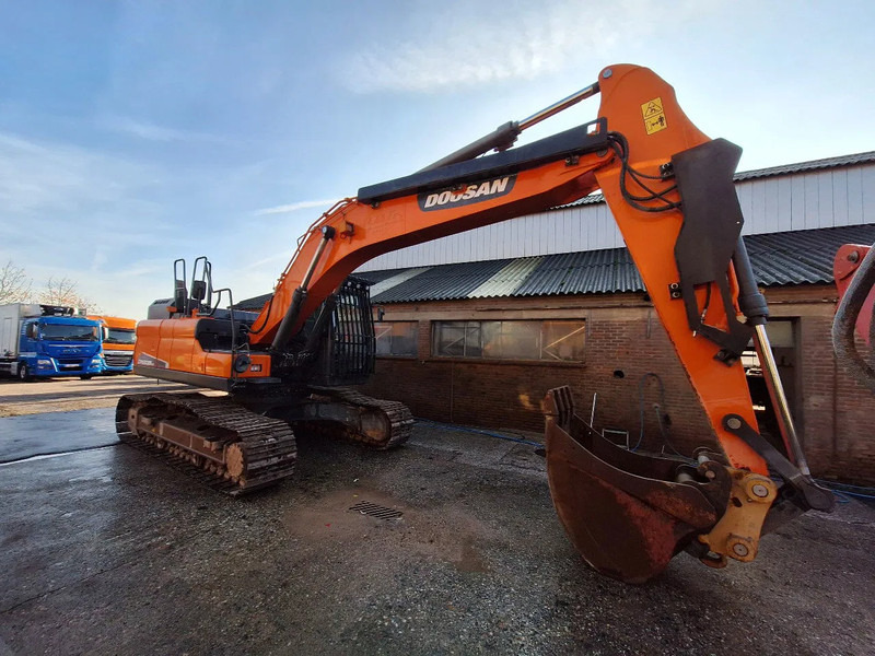 Doosan DX235lc - Гусеничный экскаватор: фото 1 Doosan DX235lc - Гусеничный экскаватор: фото 1