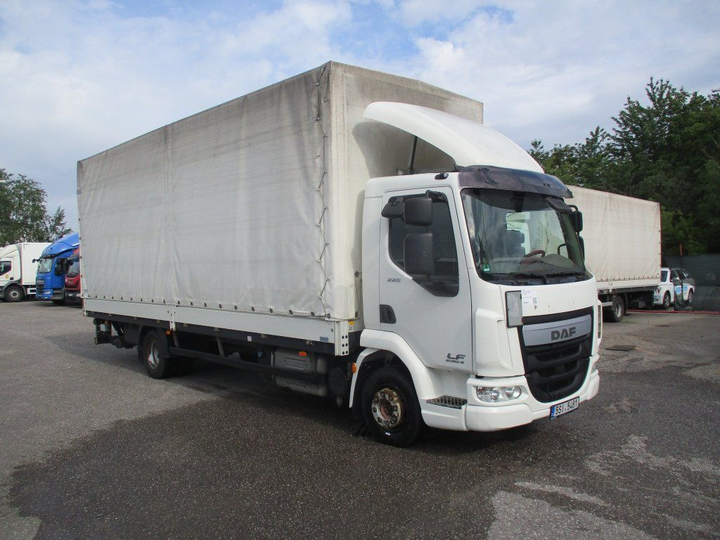 DAF LF 45.220 - Тентованный грузовик: фото 1 DAF LF 45.220 - Тентованный грузовик: фото 1