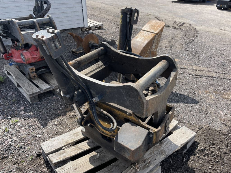 Навесное оборудование Engcon S70: фото 1