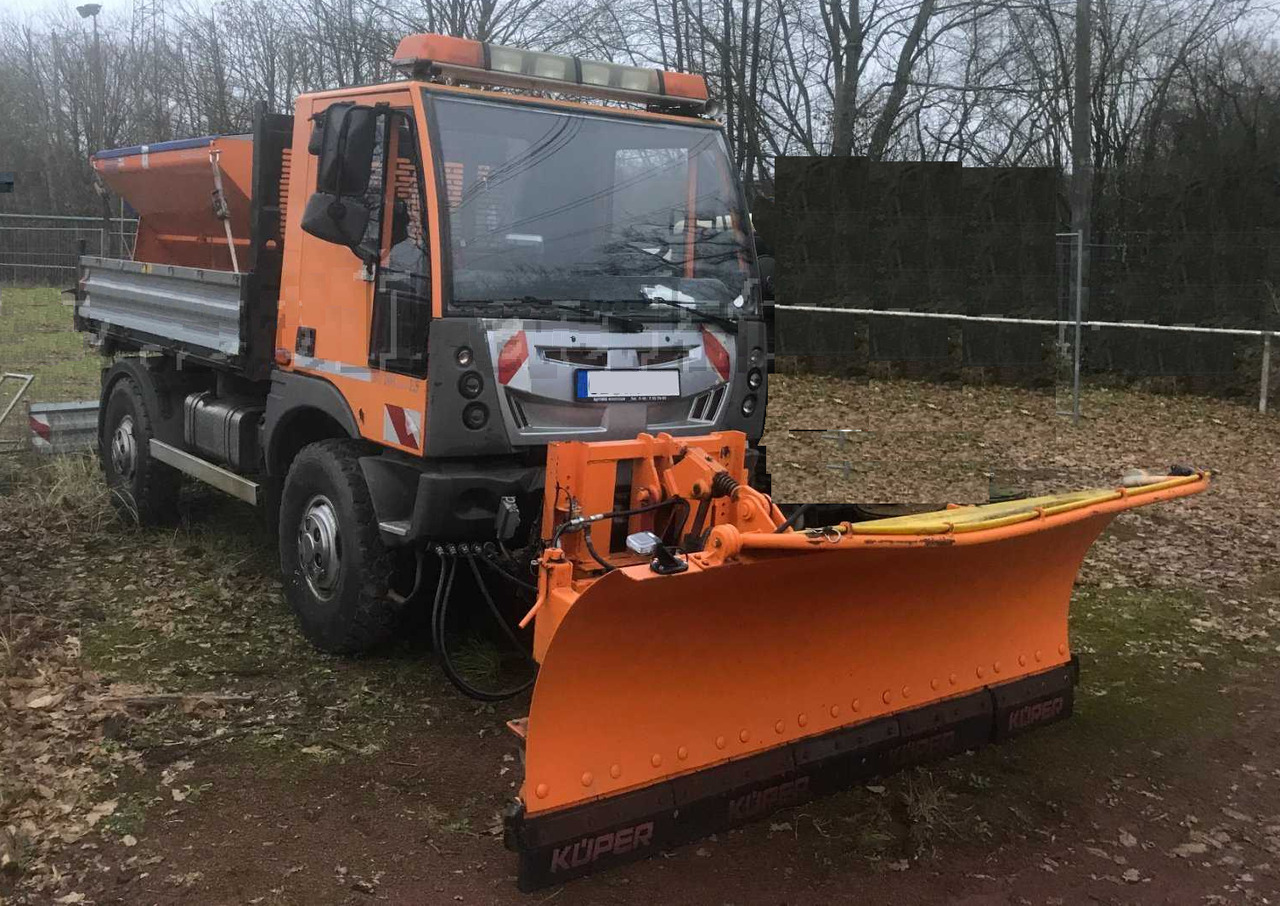 BUCHER BU 200 4X4 CON LAMA SPAZZANEVE  E SPARGISALE - Снегоуборочная машина: фото 1