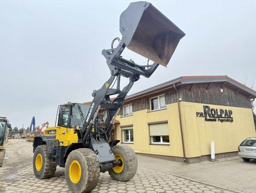 Komatsu WA250PZ High Tip  - Колёсный погрузчик: фото 1