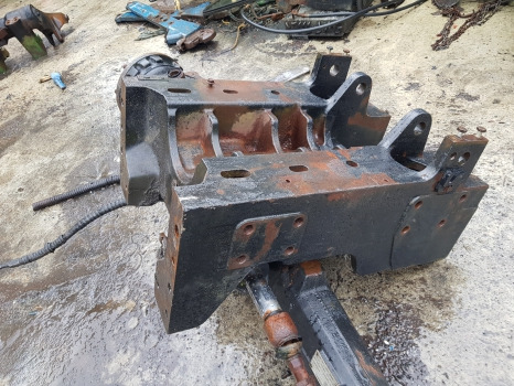 Case 5120, 5240 Front Axle Support, Bolster 1533372c2, 1533372c1, 1533372c3 - Подвеска: фото 1 Case 5120, 5240 Front Axle Support, Bolster 1533372c2, 1533372c1, 1533372c3 - Подвеска: фото 1