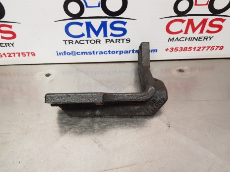 Case 5140, 5120, 5130, 5150, Hood Bracket T104559 - Кузов и экстерьер: фото 1