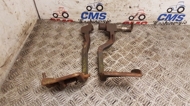 Case International 856, 895 Xl Brake Pedals 3232965r92, 3232966r92, 3232959r2 - Детали тормозной системы для Тракторов: фото 1 Case International 856, 895 Xl Brake Pedals 3232965r92, 3232966r92, 3232959r2 - Детали тормозной системы для Тракторов: фото 1