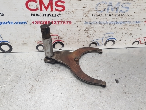 Case International 956, 1056 Rear Axle Differential Fork 3230701r91, 2706178r93 - Задняя ось для Тракторов: фото 1 Case International 956, 1056 Rear Axle Differential Fork 3230701r91, 2706178r93 - Задняя ось для Тракторов: фото 1
