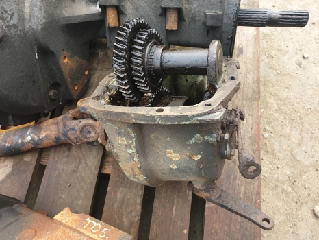 Deutz Dx90 Fwd Drop Box Assy 04334856, 04325088, 04300555, 04325089, 04341820 - Трансмиссия для Тракторов: фото 1